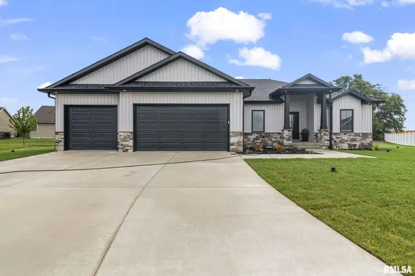 424 Manor Hill DR, Chatham, IL 62629