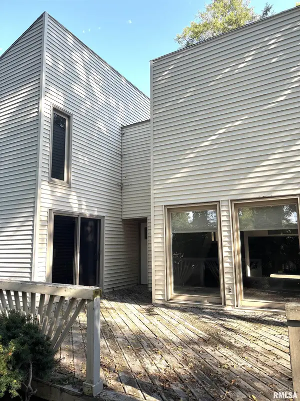 2 Forest Park N ST, Jacksonville, IL 62650