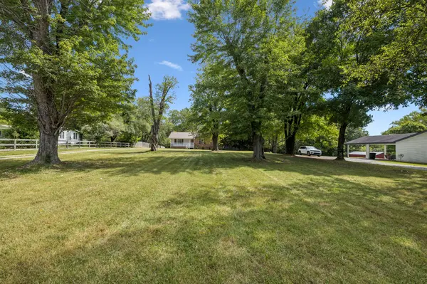 444 South Rd, Cottontown, TN 37048