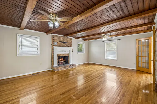 444 South Rd, Cottontown, TN 37048