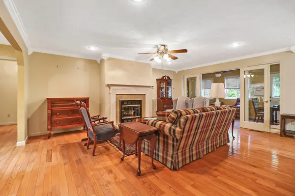361 Creekway Dr, Crossville, TN 38555