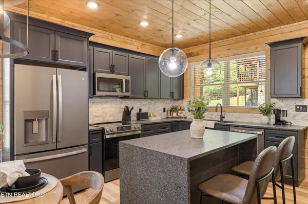 2107 Valley Creek Way, Pigeon Forge, TN 37862