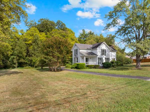 215 Stardust Dr, Shelbyville, TN 37160