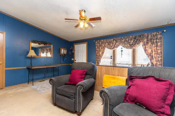 438 Saturn Ave, Salina, KS 67401