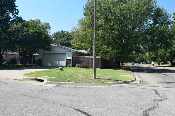 1933 N Reca, Wichita, KS 67212-1217