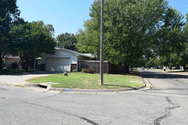 1933 N Reca, Wichita, KS 67212-1217