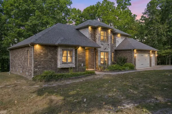 1461 Equestrian RD, Ozark, MO 65721