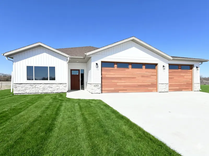 6393 68th ST S, Horace, ND 58047