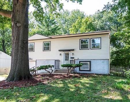 9930 England DR, Overland Park, KS 66204