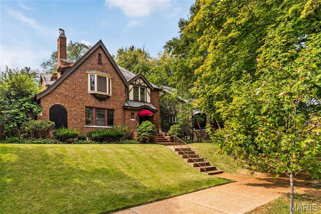 1122 Bellerive BLVD, St Louis, MO 63111