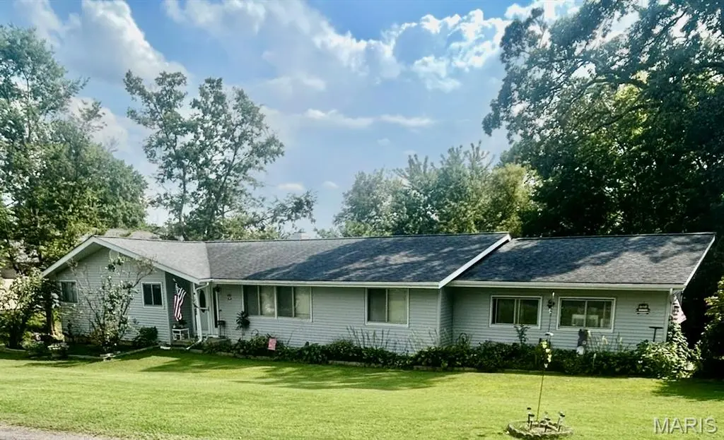 242 Gall RD, Columbia, IL 62236
