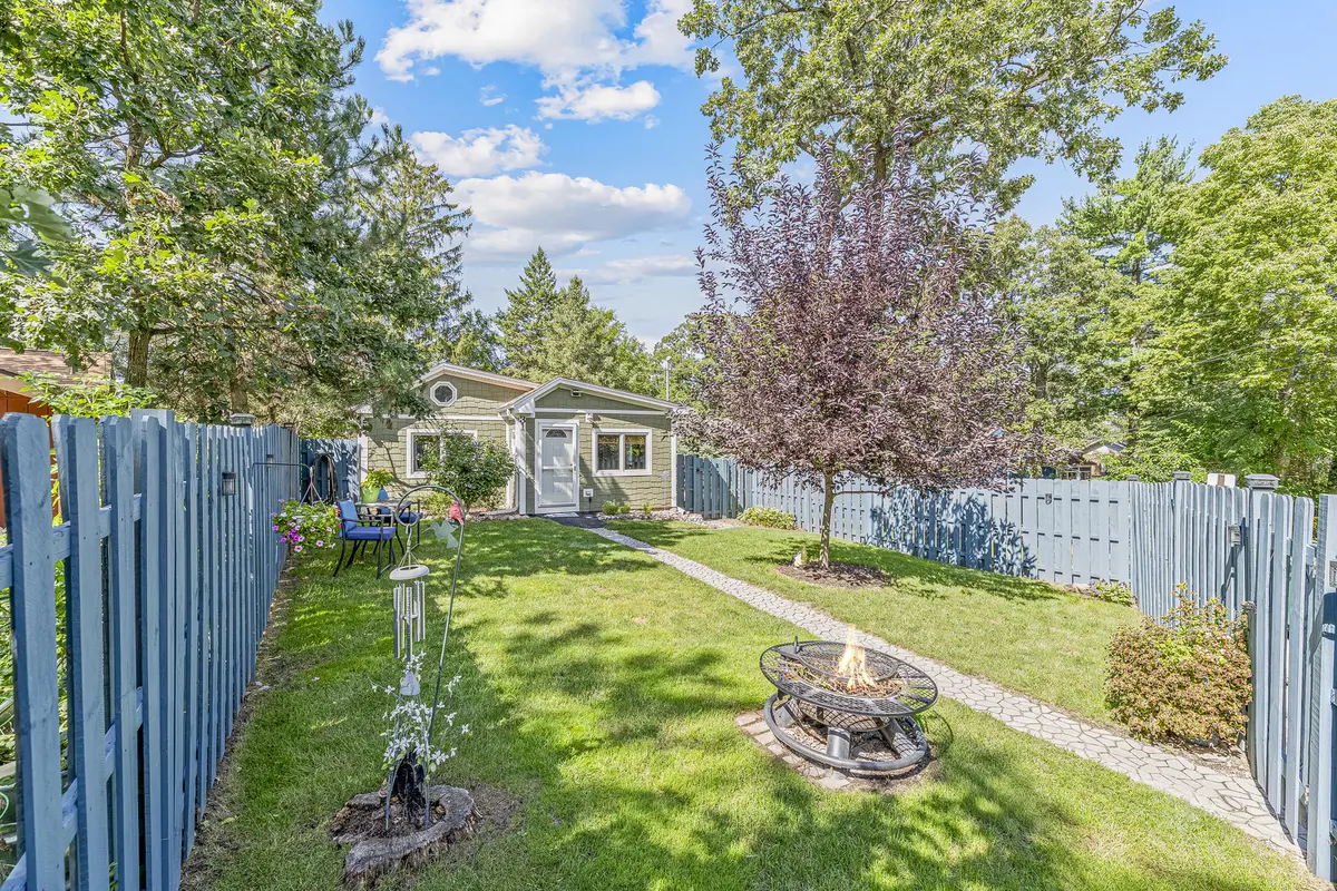 31 S Holly AVE, Fox Lake, IL 60020