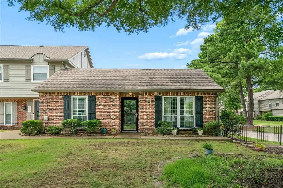 1690 HOBBITS GLEN DR #29, Germantown, TN 38138