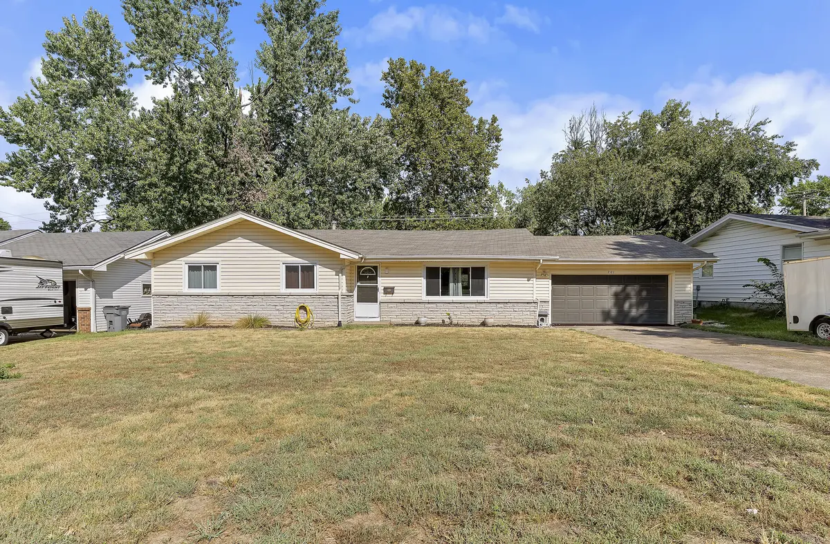701 E Edgewood ST, Springfield, MO 65807