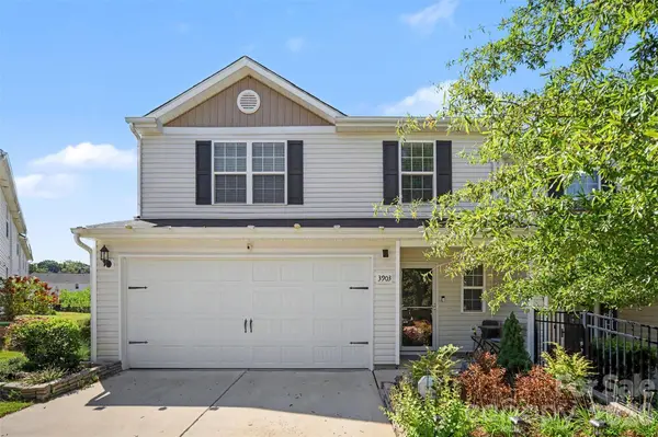 3903 Rosfield DR, Charlotte, NC 28214
