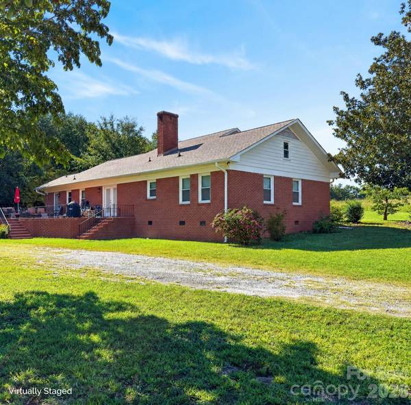 159 W Mountain ST, Rutherfordton, NC 28139