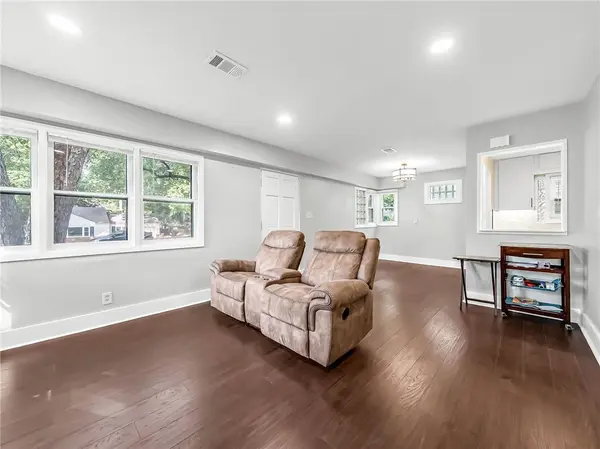 7001 Dearborn ST, Overland Park, KS 66204
