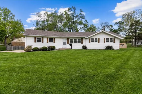 10906 W 56th TER, Shawnee Mission, KS 66203
