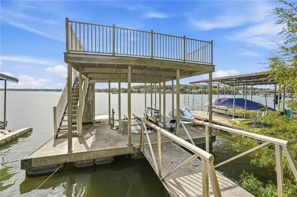 433 N Winnebago DR, Lake Winnebago, MO 64034