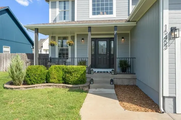 15453 S Dice LN, Olathe, KS 66062