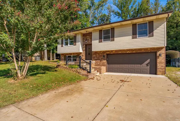 1207 Westwood Hills DR, Evansville, IN 47720