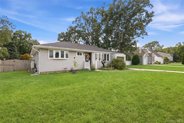 222 Jerusalem AVE, Massapequa, NY 11758