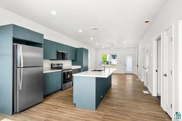 8 W 11th St, Duluth, MN 55806