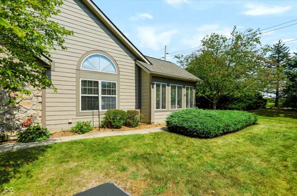 16615 Brownstone CT, Westfield, IN 46074