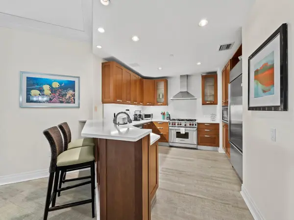 915 SEASIDE DR #310, Sarasota, FL 34242