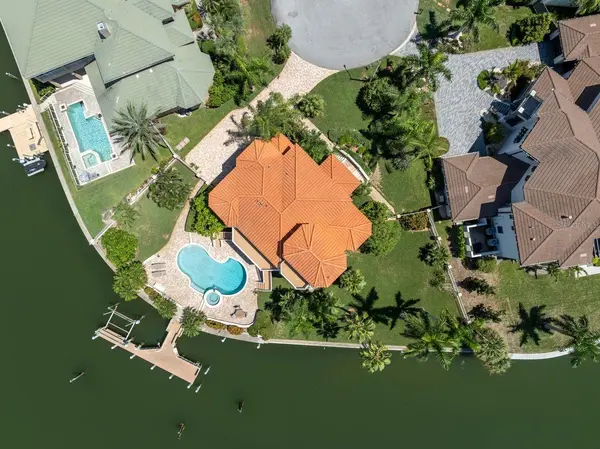 205 6TH ST E, Tierra Verde, FL 33715