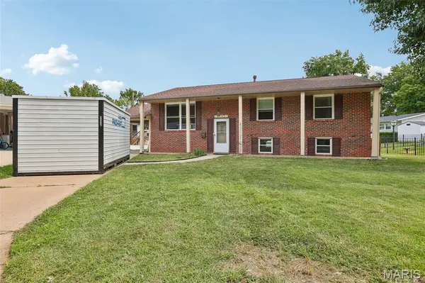4107 Celtic CT, St Louis, MO 63125