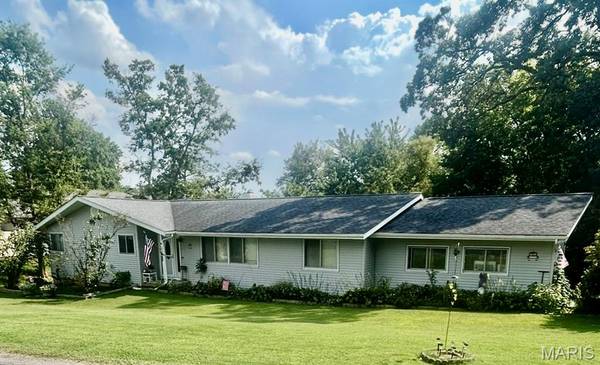 242 Gall RD, Columbia, IL 62236
