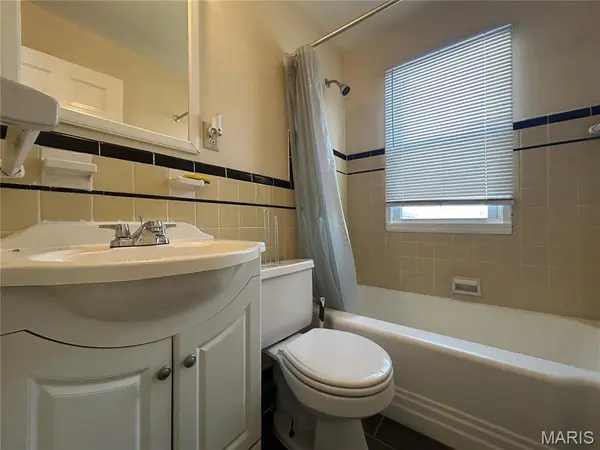 6000 Cascade DR, St Louis, MO 63134