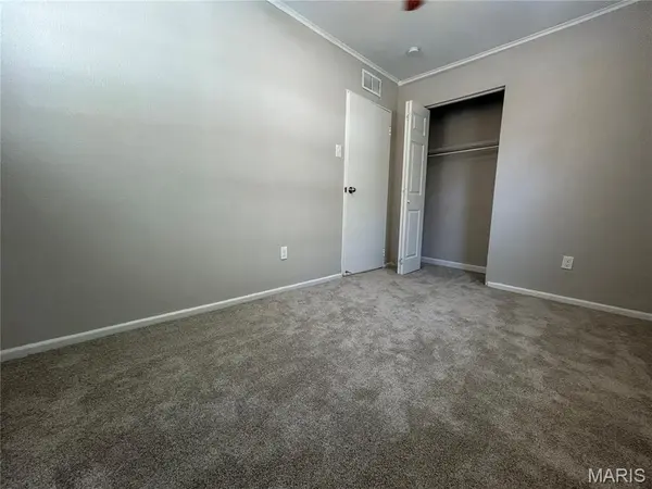 129 Wiegel DR, St Louis, MO 63135