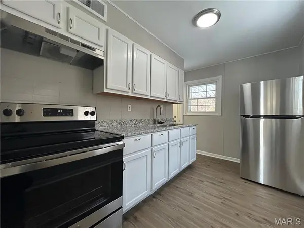 129 Wiegel DR, St Louis, MO 63135