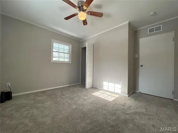 129 Wiegel DR, St Louis, MO 63135