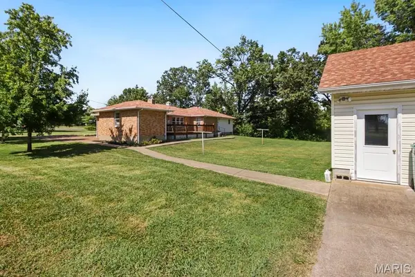 996 W Springfield RD, Sullivan, MO 63080