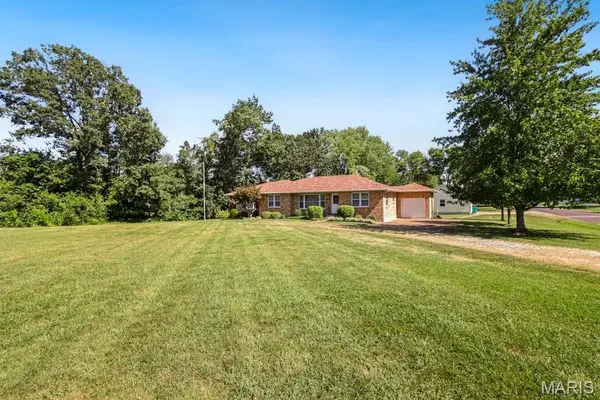 996 W Springfield RD, Sullivan, MO 63080