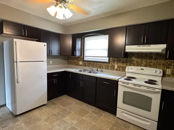 925 1st ST #3, De Witt, IA 52742