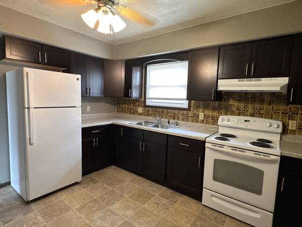 925 1st ST #3, De Witt, IA 52742