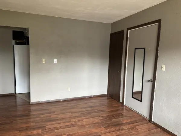 925 1st ST #3, De Witt, IA 52742