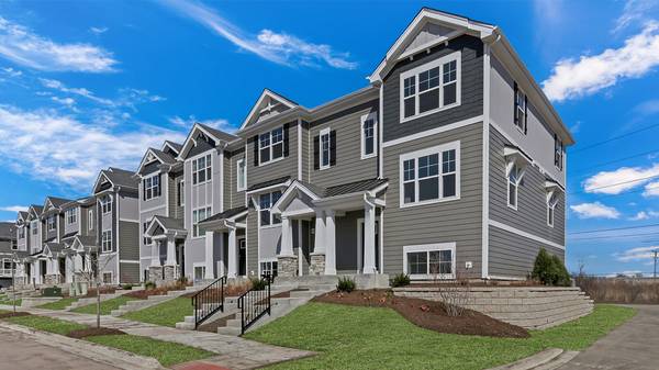 2044 Yellowstone BLVD, Mundelein, IL 60060