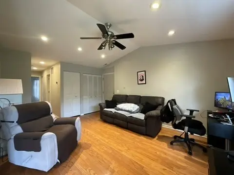 215 Brett CIR #C, Wauconda, IL 60084