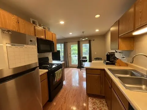 215 Brett CIR #C, Wauconda, IL 60084