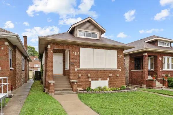 8035 S Oglesby AVE, Chicago, IL 60617