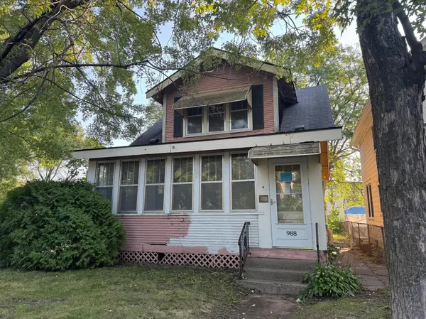 988 Earl ST, Saint Paul, MN 55106