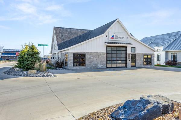 3220 Oak Ridge LOOP E, West Fargo, ND 58078