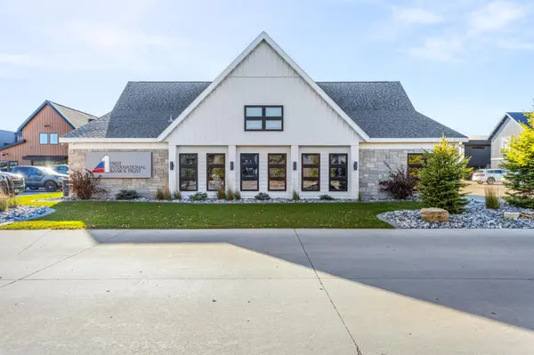 3220 Oak Ridge LOOP E, West Fargo, ND 58078