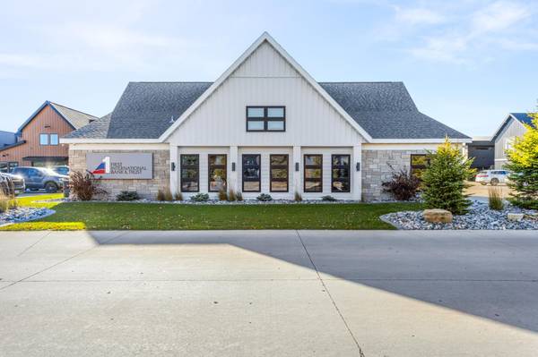 3220 Oak Ridge LOOP E, West Fargo, ND 58078