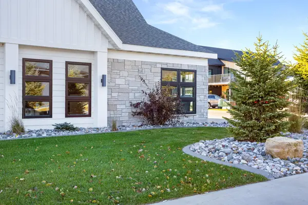 3220 Oak Ridge LOOP E, West Fargo, ND 58078